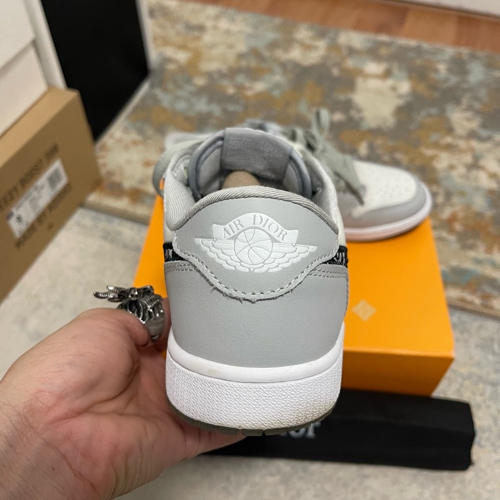 EUC Men’s Size 8 (Euro Sz 41) Dior X Air Jordan 1 Low Sneakers Grey/Black-Sail - Picture 16 of 17